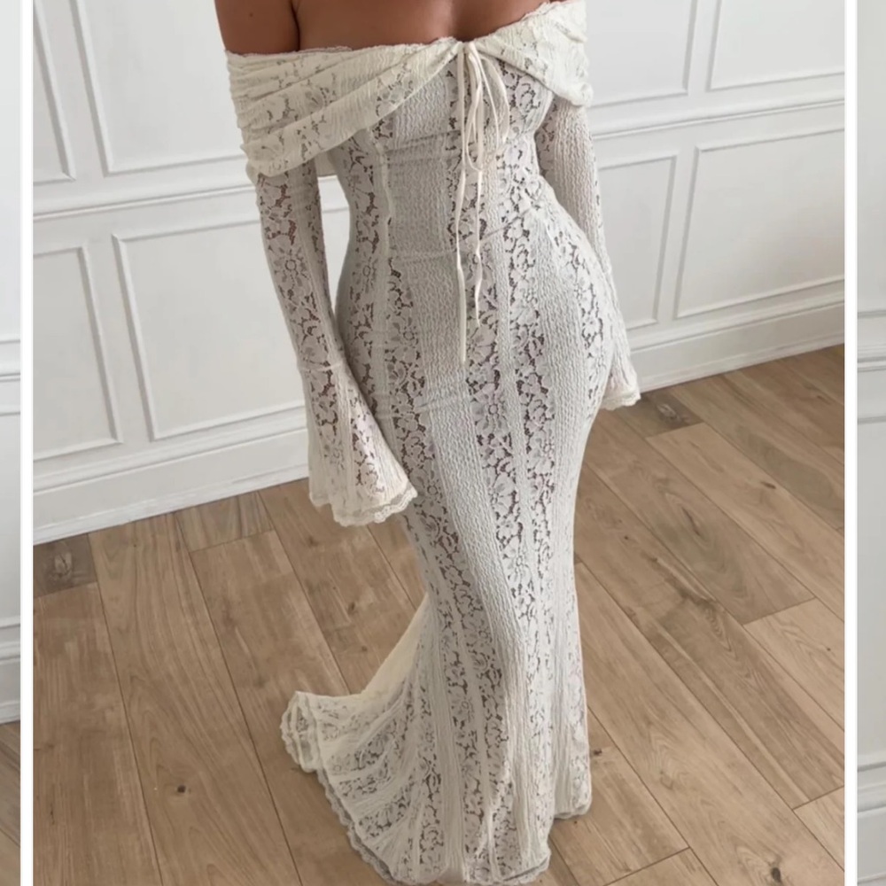 Elegant Off-Shoulder Lace Dress
